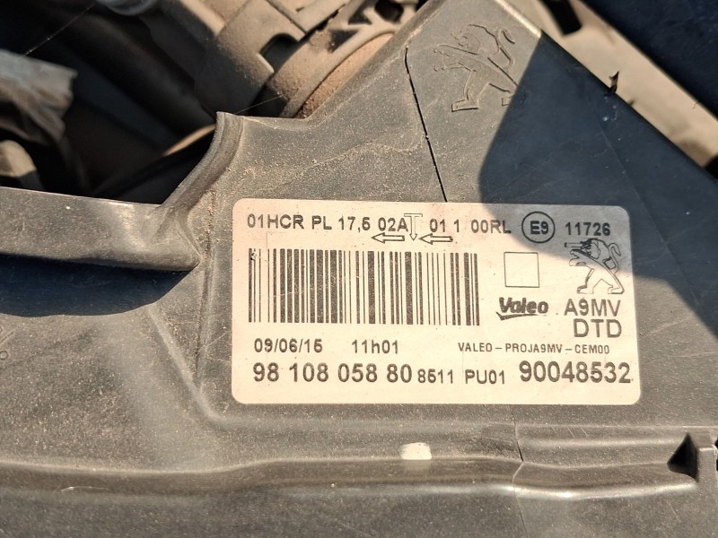 Recambio de faro derecho para peugeot 208 i (ca_, cc_) 1.2 vti 82 referencia OEM IAM 1685352780 PULIR 