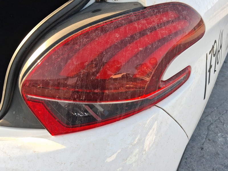 Recambio de piloto trasero derecho para peugeot 208 i (ca_, cc_) 1.2 vti 82 referencia OEM IAM 9825601180  