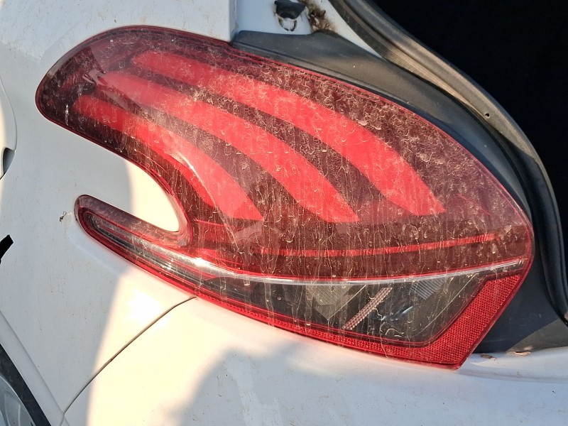 Recambio de piloto trasero izquierdo para peugeot 208 i (ca_, cc_) 1.2 vti 82 referencia OEM IAM 9825601280  