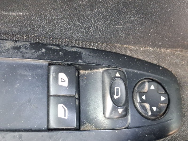 Recambio de mando elevalunas delantero izquierdo para peugeot 208 i (ca_, cc_) 1.2 vti 82 referencia OEM IAM 96751120MA  