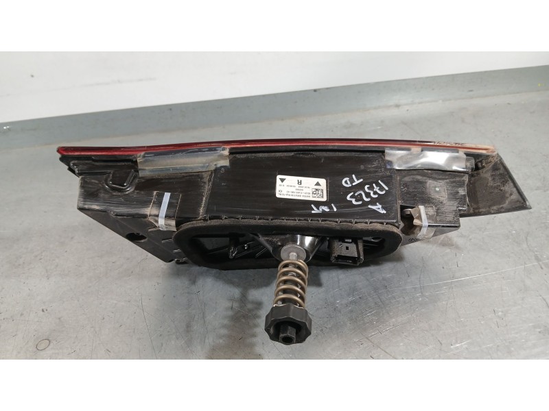 Recambio de piloto trasero derecho interior para bmw serie 1 lim. (f40) 118d referencia OEM IAM 63217450652  