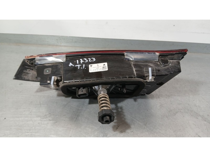 Recambio de piloto trasero izquierdo interior para bmw serie 1 lim. (f40) 118d referencia OEM IAM 63217450651  