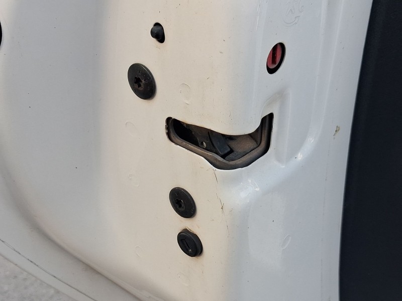 Recambio de cerradura puerta trasera izquierda para peugeot 208 i (ca_, cc_) 1.2 vti 82 referencia OEM IAM 9812501280  