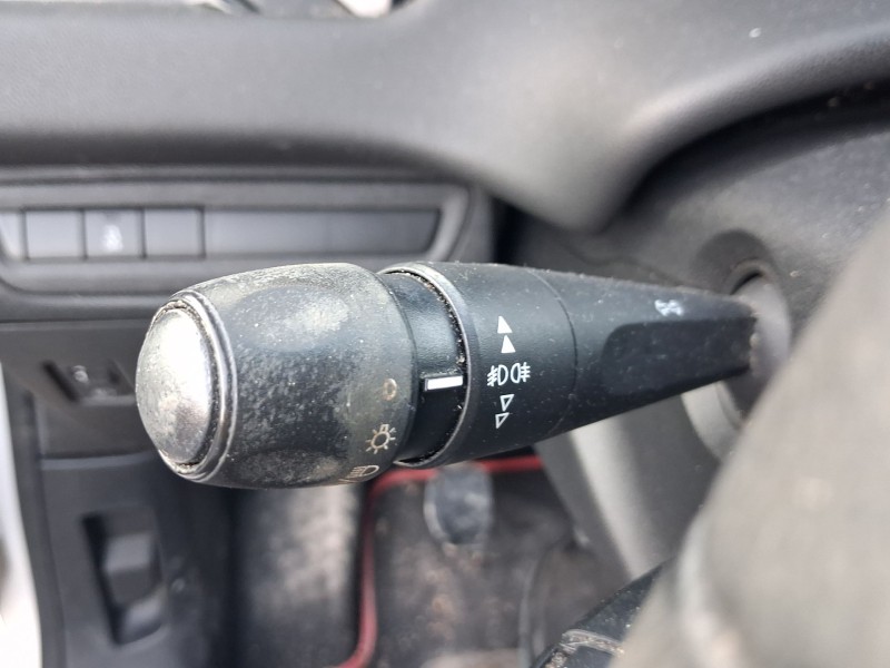 Recambio de mando luces y limpia para peugeot 208 i (ca_, cc_) 1.2 vti 82 referencia OEM IAM 98081767ZD  