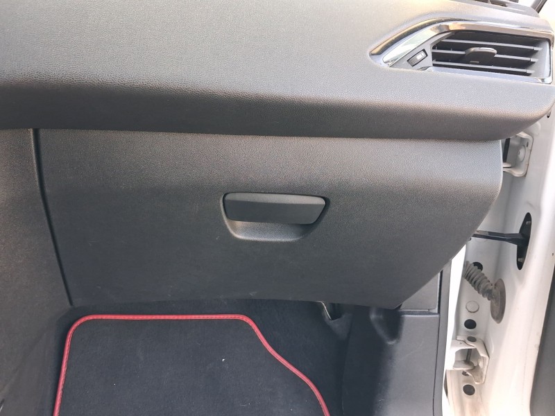 Recambio de guantera para peugeot 208 i (ca_, cc_) 1.2 vti 82 referencia OEM IAM 96738112ZD  