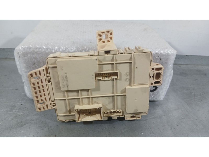 Recambio de caja reles / fusibles para kia cee´d sportswagon (jd) 1.6 crdi 136 referencia OEM IAM   