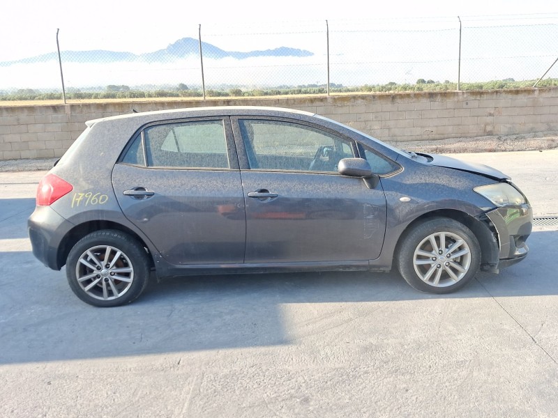 toyota auris (_e15_) del año 2009