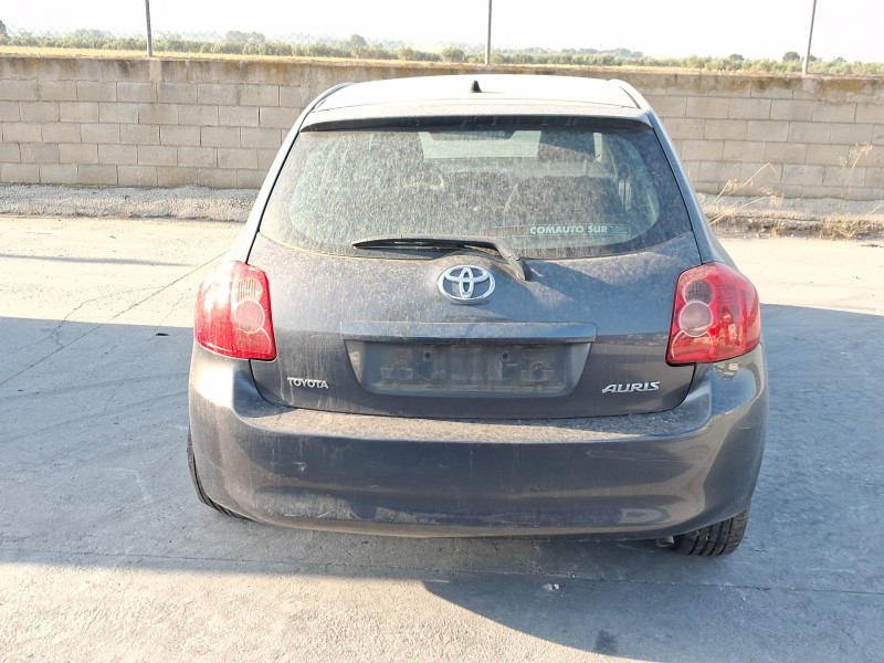 toyota auris (_e15_) del año 2009