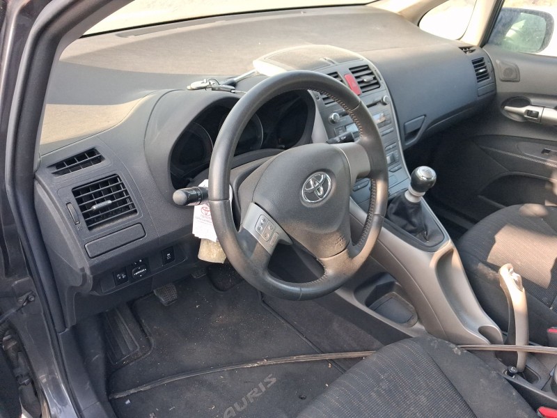 toyota auris (_e15_) del año 2009