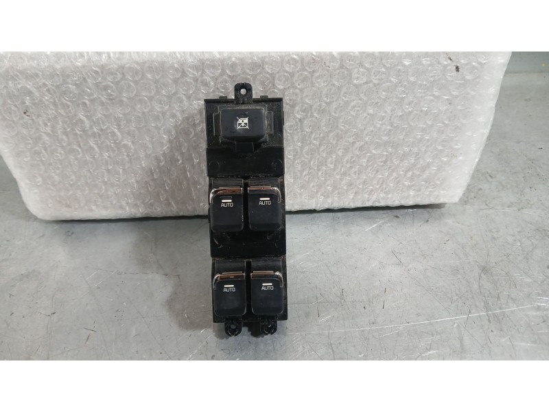Recambio de mando elevalunas delantero izquierdo para kia cee´d sportswagon (jd) 1.6 crdi 136 referencia OEM IAM 93570A2200WK  