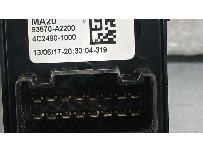 Recambio de mando elevalunas delantero izquierdo para kia cee´d sportswagon (jd) 1.6 crdi 136 referencia OEM IAM 93570A2200WK  