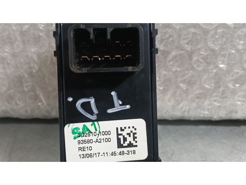 Recambio de mando elevalunas trasero derecho para kia cee´d sportswagon (jd) 1.6 crdi 136 referencia OEM IAM 93580A2100WK  
