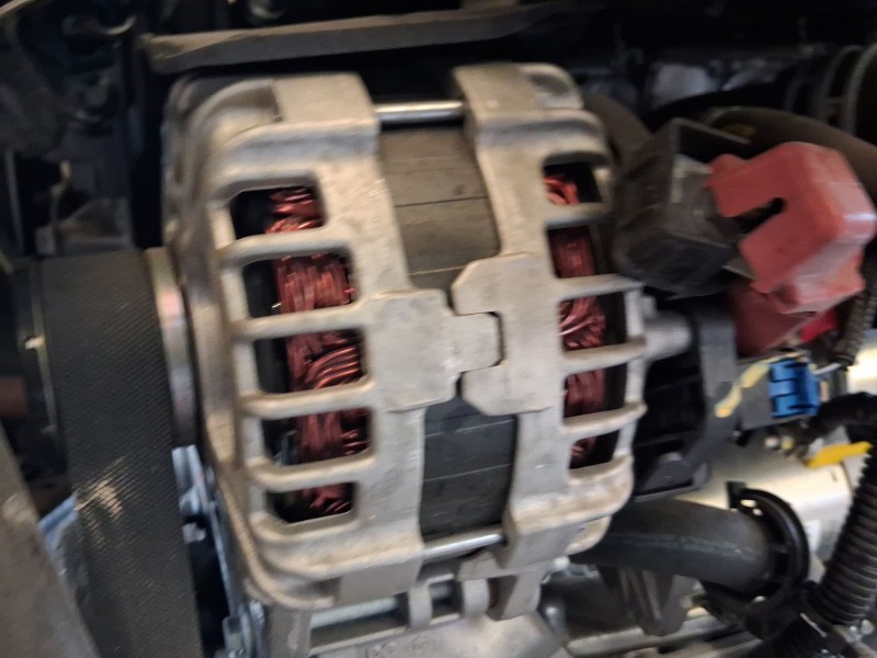 Recambio de alternador para dacia sandero iii 1.0 tce 90 referencia OEM IAM 231009076R  