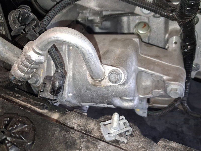 Recambio de compresor aire acondicionado para dacia sandero iii 1.0 tce 90 referencia OEM IAM 926008469R  