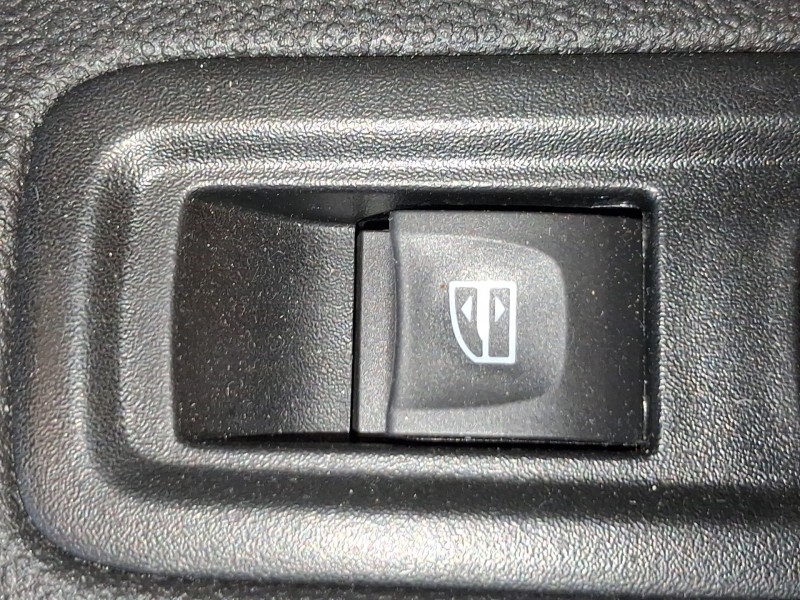 Recambio de mando elevalunas trasero derecho para dacia sandero iii 1.0 tce 90 referencia OEM IAM 254118439R  