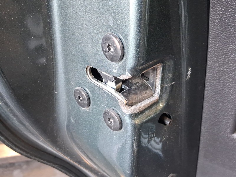 Recambio de cerradura puerta trasera izquierda para dacia sandero iii 1.0 tce 90 referencia OEM IAM 825033052R  