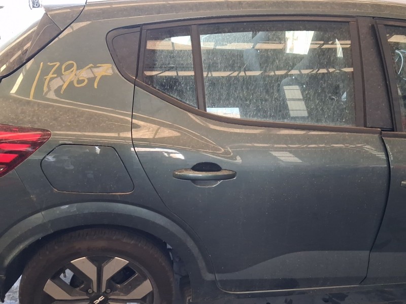 Recambio de puerta trasera derecha para dacia sandero iii 1.0 tce 90 referencia OEM IAM 821002247R  