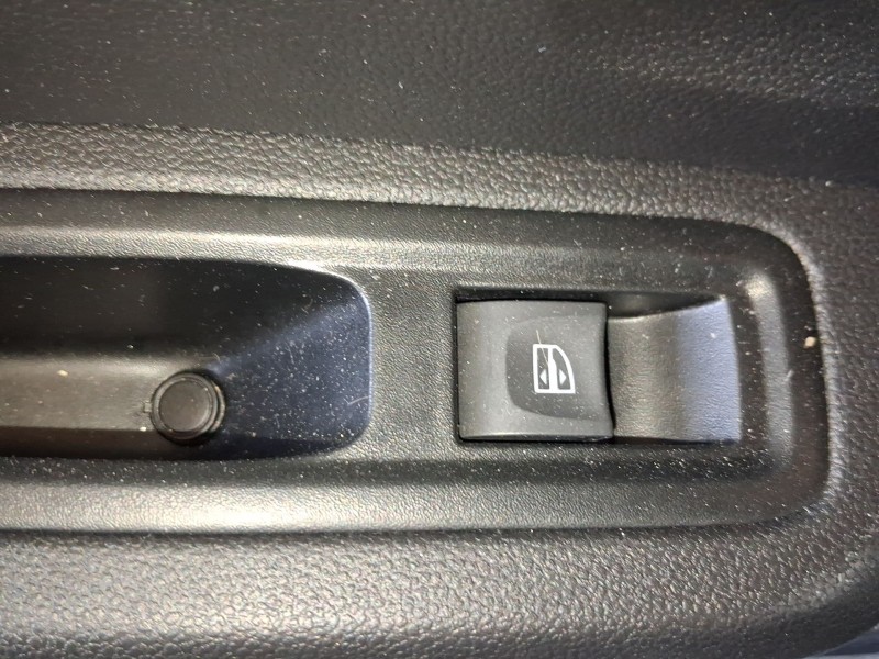 Recambio de mando elevalunas trasero izquierdo para dacia sandero iii 1.0 tce 90 referencia OEM IAM 254118439R  