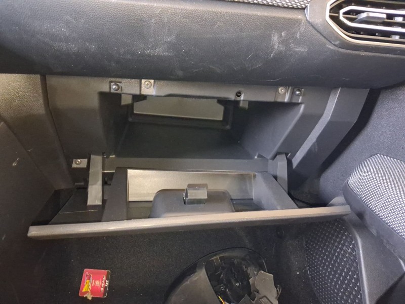Recambio de guantera para dacia sandero iii 1.0 tce 90 referencia OEM IAM   