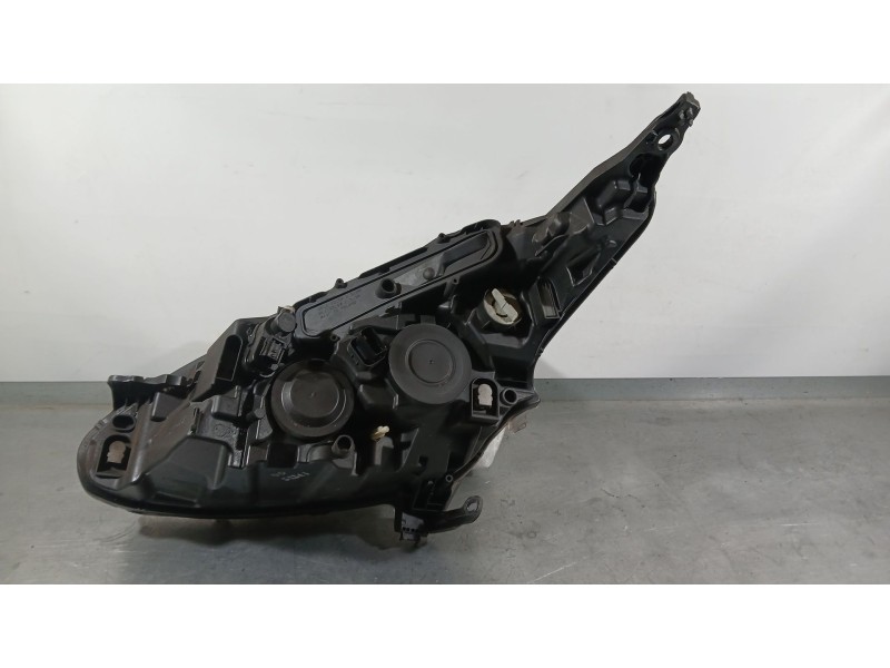Recambio de faro derecho para peugeot 208 i (ca_, cc_) 1.2 vti 82 referencia OEM IAM 1685352780  