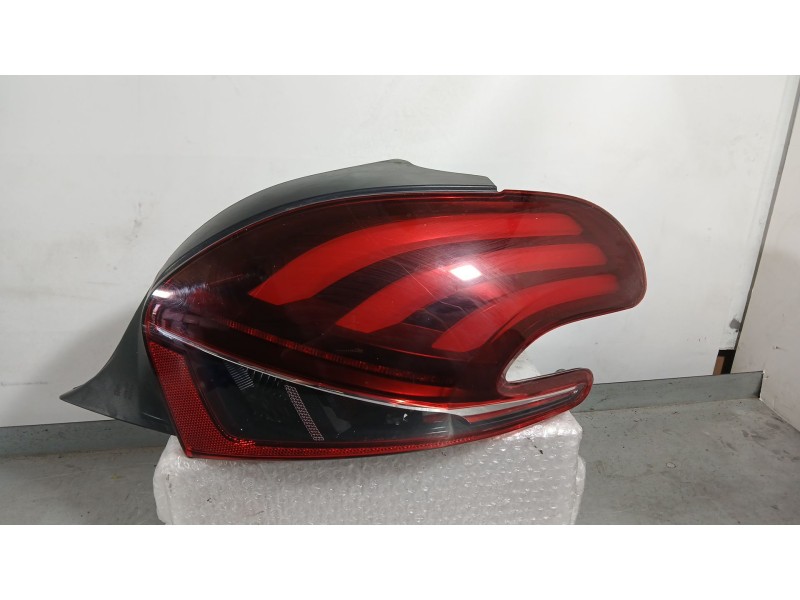 Recambio de piloto trasero derecho para peugeot 208 i (ca_, cc_) 1.2 vti 82 referencia OEM IAM 9825601180  
