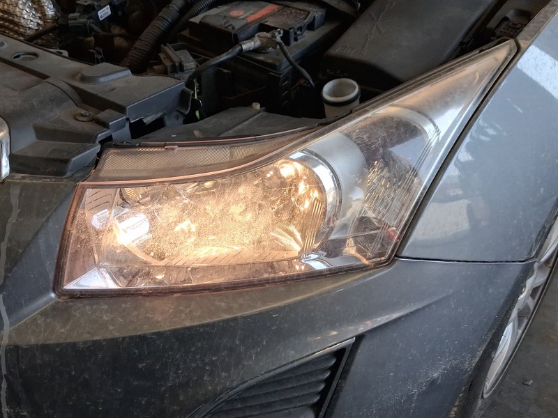 Recambio de faro izquierdo para chevrolet cruze (j300) 2.0 cdi referencia OEM IAM 42371137  