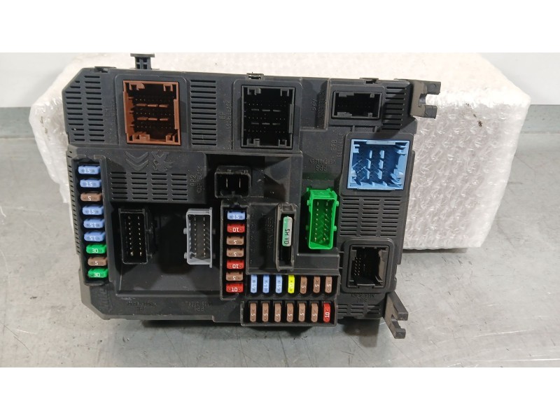 Recambio de caja reles / fusibles para peugeot 208 i (ca_, cc_) 1.2 vti 82 referencia OEM IAM   