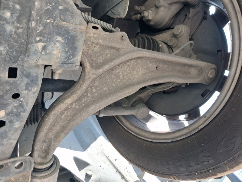 Recambio de brazo suspension inferior delantero izquierdo para chevrolet cruze (j300) 2.0 cdi referencia OEM IAM 13463244  