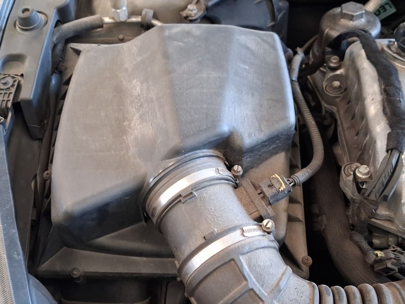 Recambio de carcasa filtro aire para chevrolet cruze (j300) 2.0 cdi referencia OEM IAM 13301777  