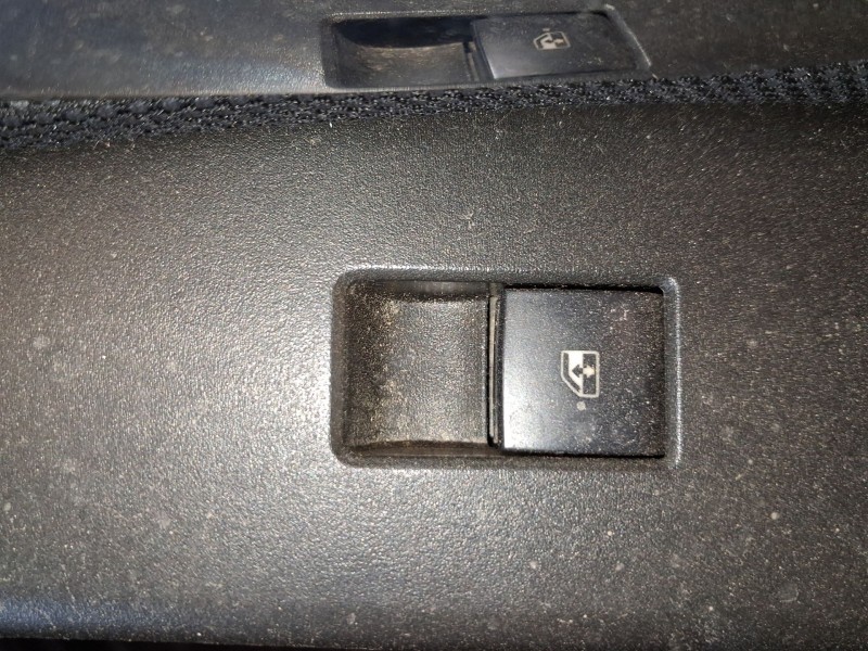 Recambio de mando elevalunas delantero derecho para chevrolet cruze (j300) 2.0 cdi referencia OEM IAM 13305370  