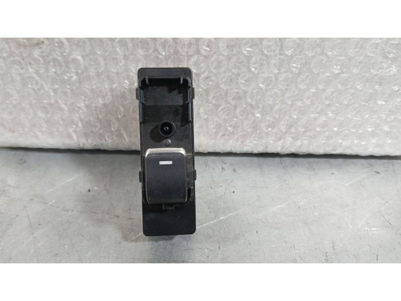 Recambio de mando elevalunas trasero izquierdo para mazda 6 station wagon (gj, gl) 2.5 referencia OEM IAM GMM766380B  