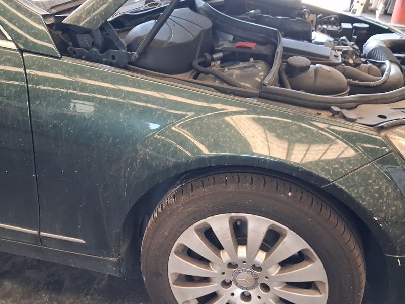 Recambio de aleta delantera derecha para mercedes-benz clase c (w204) c 220 cdi (204.008) referencia OEM IAM A2048801418  