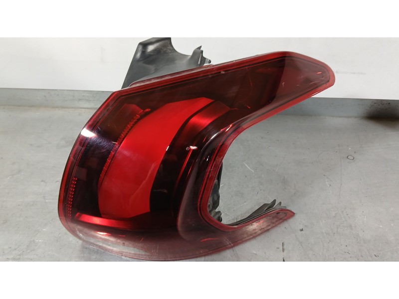 Recambio de piloto trasero derecho exterior para peugeot 2008 i (cu_) 1.2 thp 110 / puretech 110 referencia OEM IAM 9826730380  