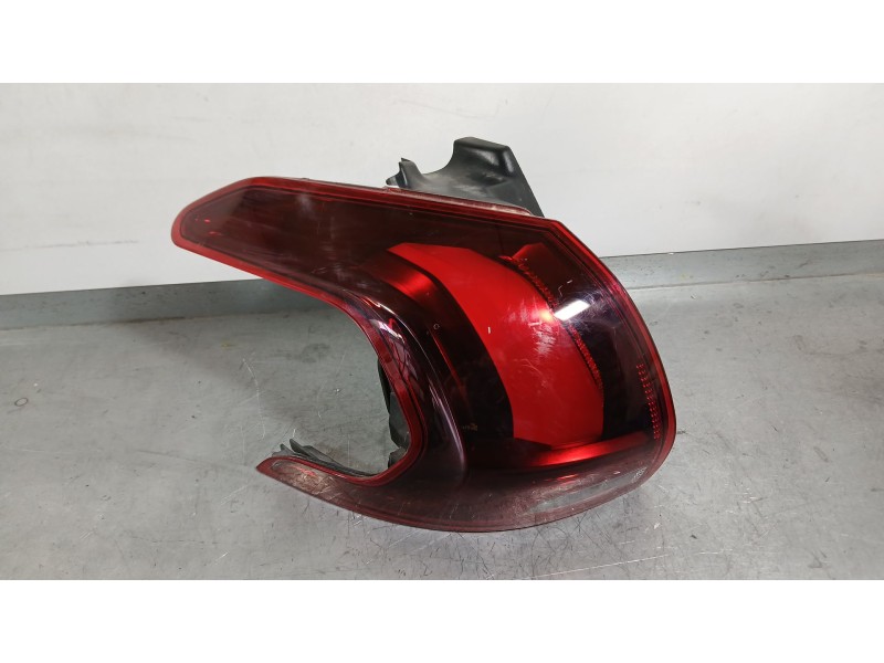 Recambio de piloto trasero izquierdo exterior para peugeot 2008 i (cu_) 1.2 thp 110 / puretech 110 referencia OEM IAM 9826730480