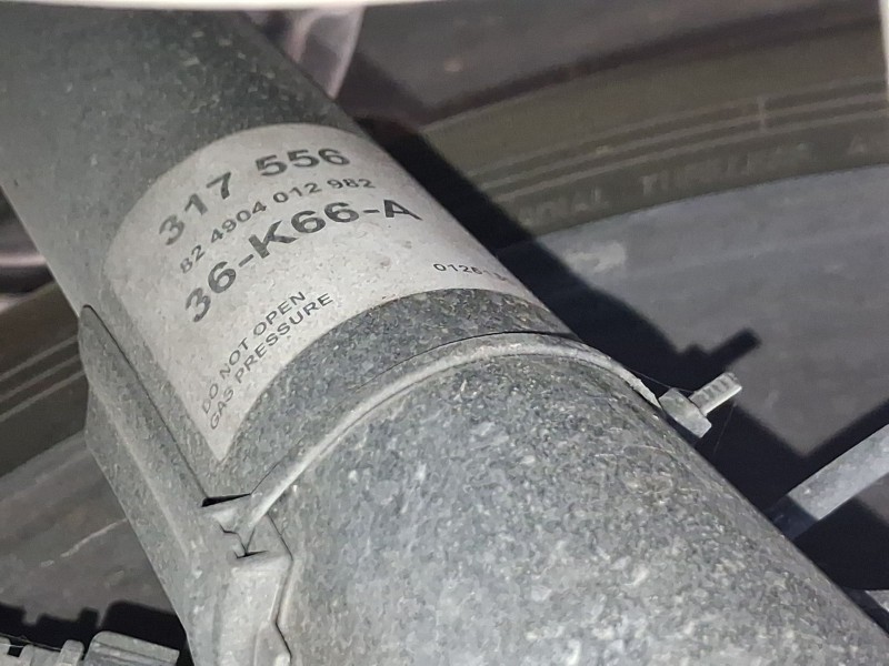 Recambio de amortiguador delantero derecho para mercedes-benz clase c (w204) c 220 cdi (204.008) referencia OEM IAM A20432326006