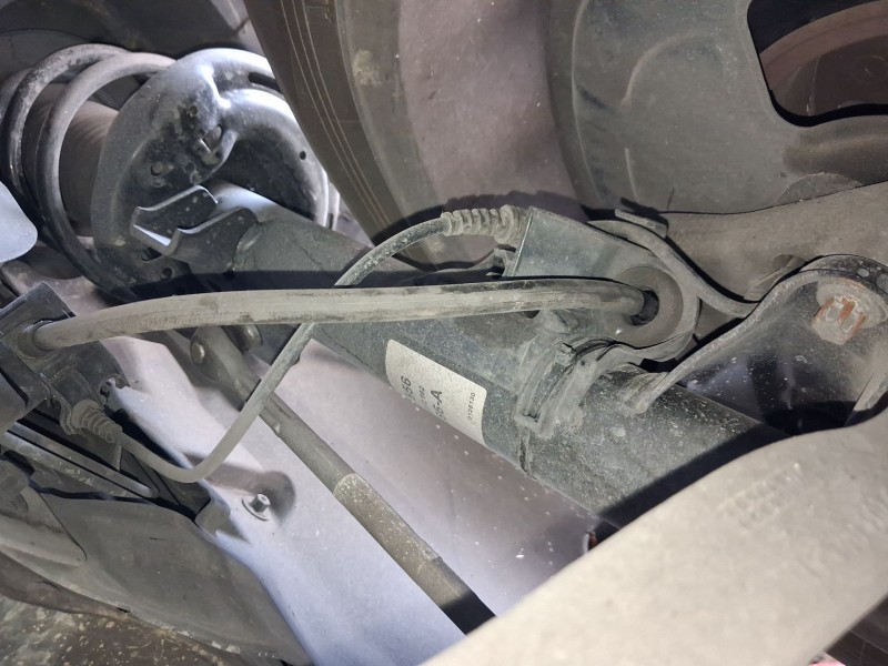 Recambio de amortiguador delantero izquierdo para mercedes-benz clase c (w204) c 220 cdi (204.008) referencia OEM IAM A204323260