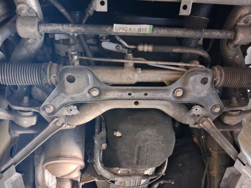 Recambio de puente delantero para mercedes-benz clase c (w204) c 220 cdi (204.008) referencia OEM IAM A2046281057  