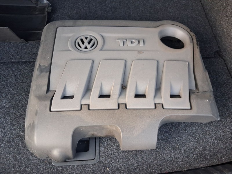 Recambio de tapa motor para volkswagen tiguan (5n_) 2.0 tdi referencia OEM IAM 03L103925R  