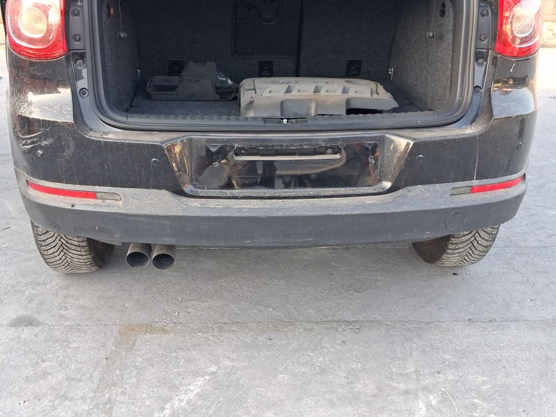 Recambio de paragolpes trasero para volkswagen tiguan (5n_) 2.0 tdi referencia OEM IAM 5N0807421GRU TOCADO ROZADO 