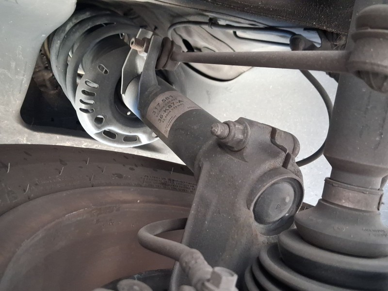 Recambio de amortiguador delantero derecho para volkswagen tiguan (5n_) 2.0 tdi referencia OEM IAM 5N0413031BP  