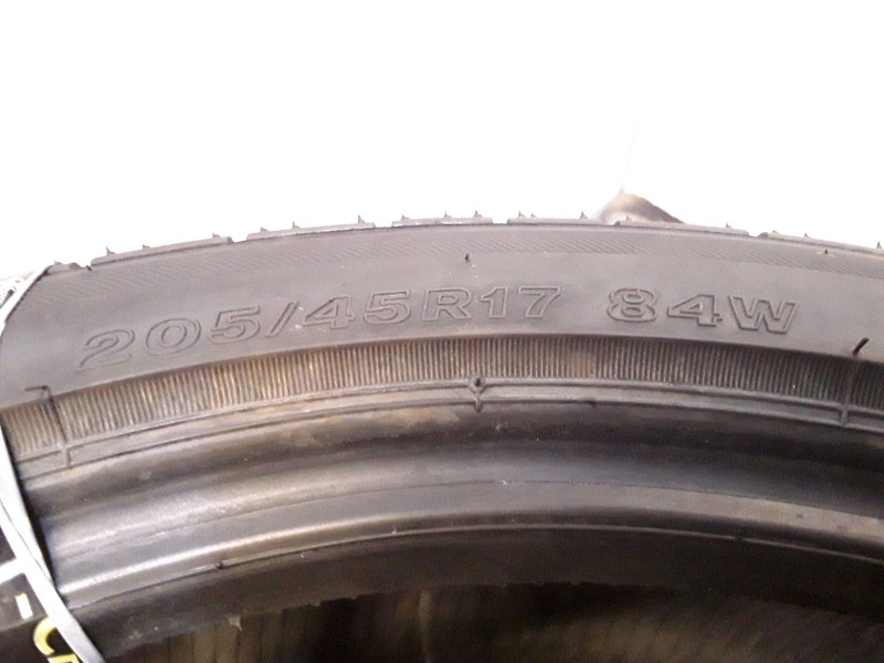 Recambio de neumatico pareja para neumaticos reutilizados - referencia OEM IAM 205451784W BRIDGESTONE 205/45/17/84W
