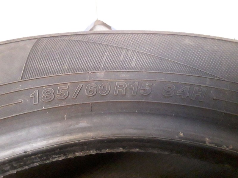 Recambio de neumatico pareja para neumaticos reutilizados - referencia OEM IAM 185601584H YOKOHAMA 185/60/15/84H
