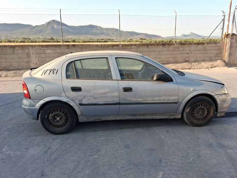 opel astra g hatchback (t98) del año 2001