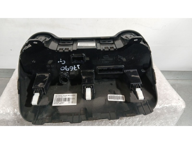 Recambio de mando climatizador para kia stonic (yb) 1.0 t-gdi referencia OEM IAM 97250H8220SA1  