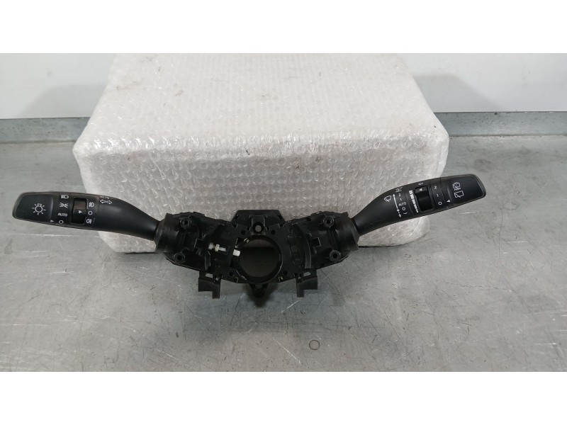 Recambio de mando luces y limpia para kia stonic (yb) 1.0 t-gdi referencia OEM IAM 93403H8960  