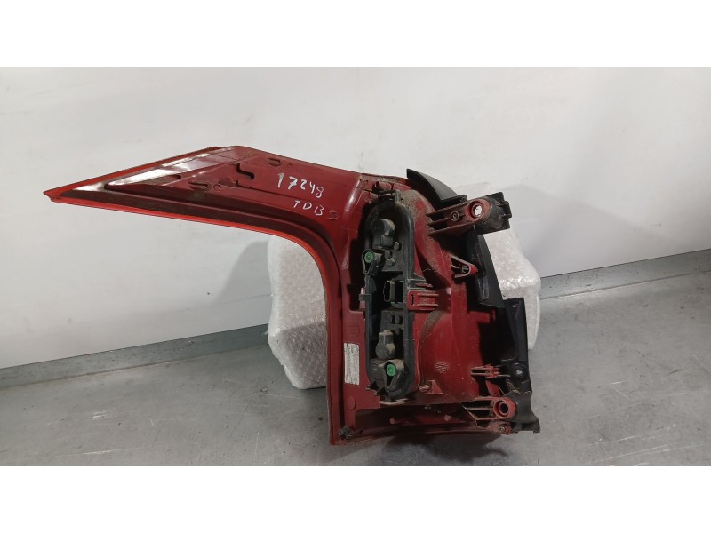 Recambio de piloto trasero derecho para peugeot 5008 (0u_, 0e_) 1.6 hdi referencia OEM IAM 6351KH  
