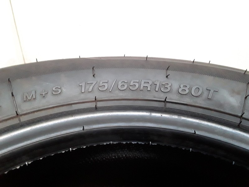Recambio de neumatico pareja para neumaticos reutilizados - referencia OEM IAM 195651380T ROCKBLADE 195/65/13/80T