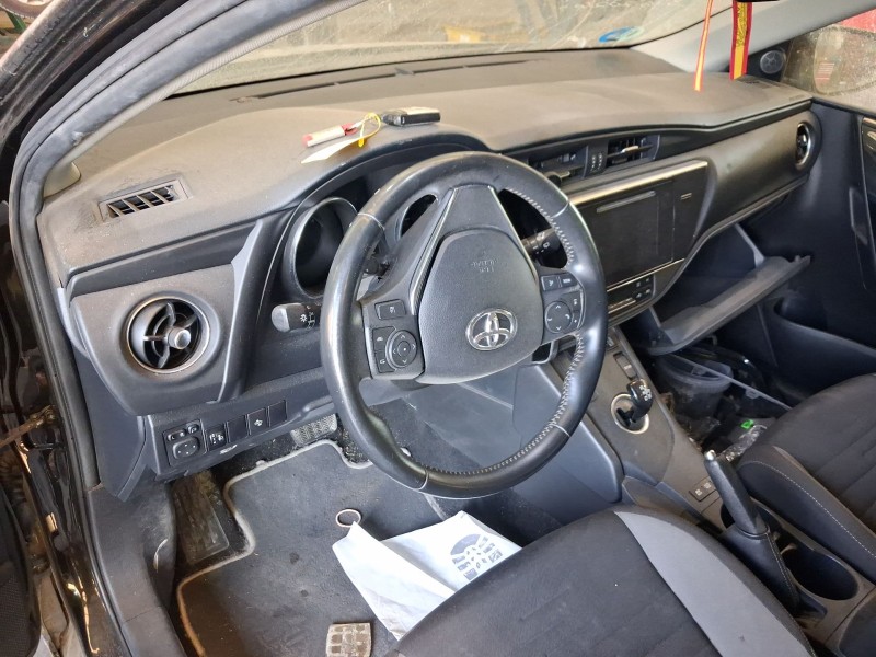 toyota auris (_e18_) del año 2019