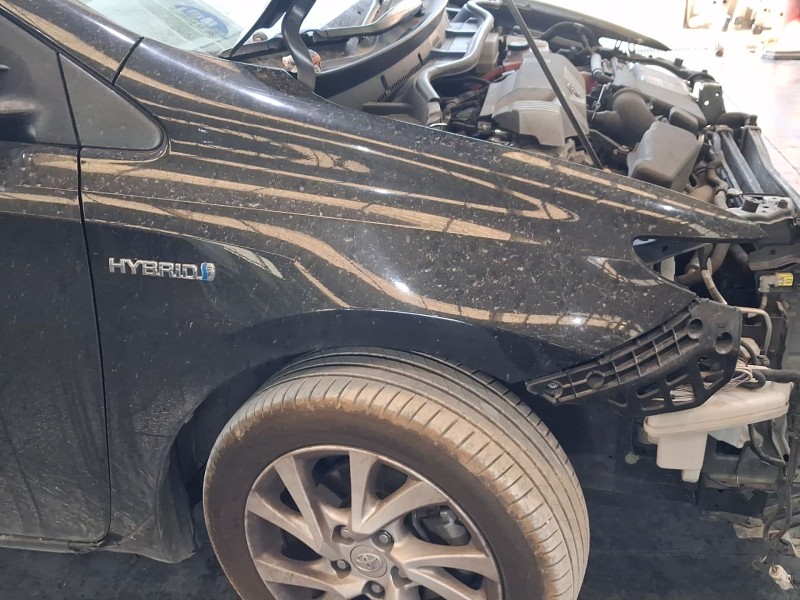 Recambio de aleta delantera derecha para toyota auris (_e18_) 1.8 hybrid (zwe186_) referencia OEM IAM 5381102340  