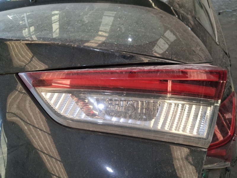 Recambio de piloto trasero derecho interior para toyota auris (_e18_) 1.8 hybrid (zwe186_) referencia OEM IAM 8158102460  